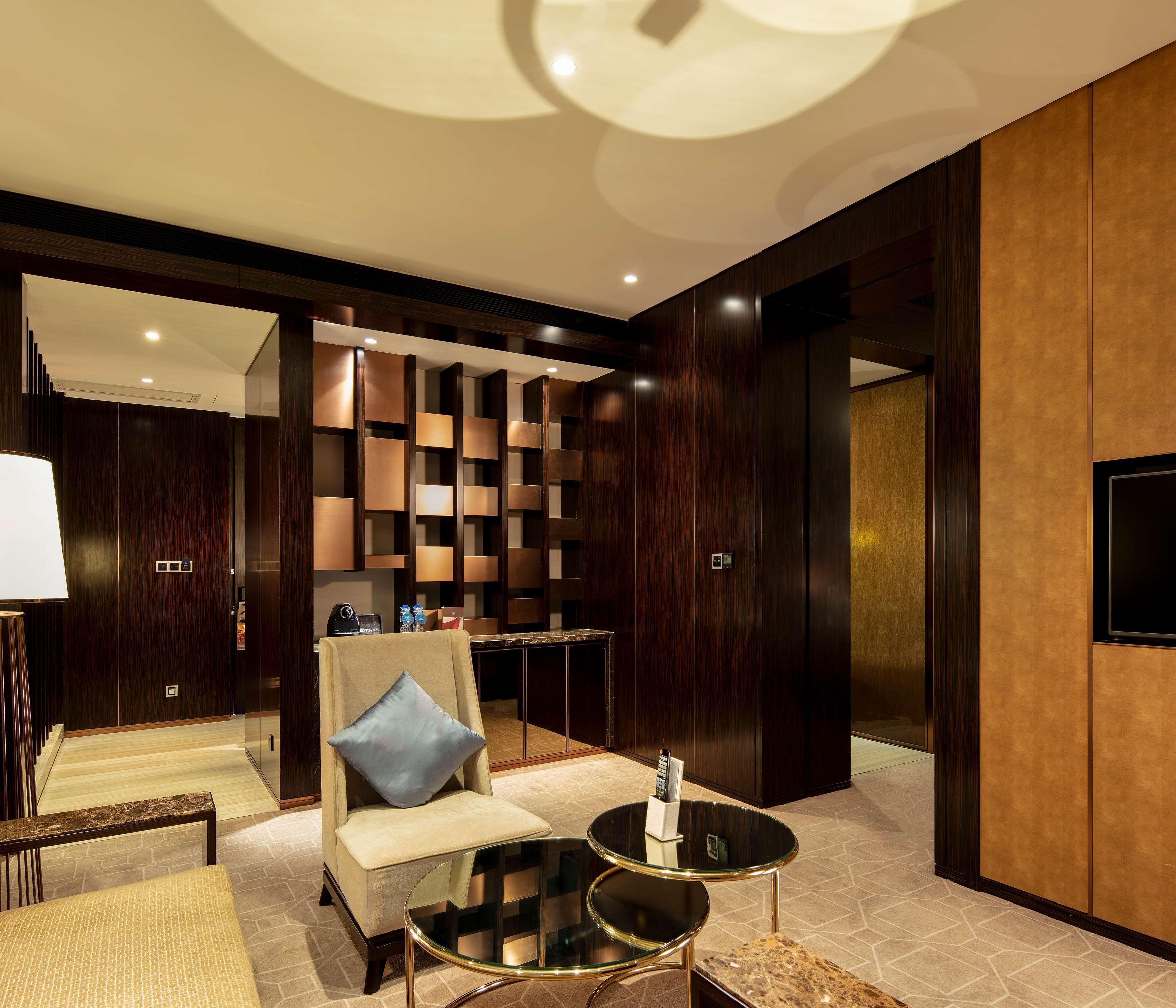 Hilton Shenzhen Futian, Metro Station At Hotel Front Door, Close To Futian Convention & Exhibition Center Екстериор снимка